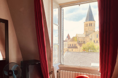 ホテルの部屋の窓からの景色