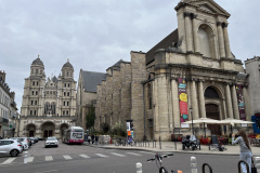 サン・ミシェル教会遠景