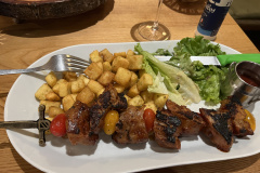 夕食: ポーク串焼き