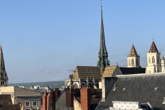 ホテルからの景色 サンべニーニュ 大聖堂など