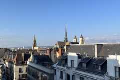 ホテルからの景色 サンべニーニュ 大聖堂など