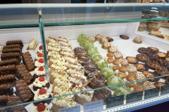 国際展示館内のカフェのスイーツ