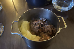 ブルゴーニュ名物 ブフ・ブルギニョン(牛肉の赤ワイン煮込み)